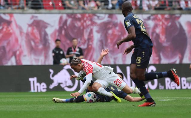 沃尔夫斯堡全队表现抢眼，大胜对手的简单介绍