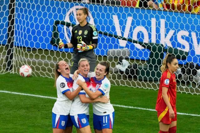 包含英格兰女足一路高歌击败对手晋级的词条