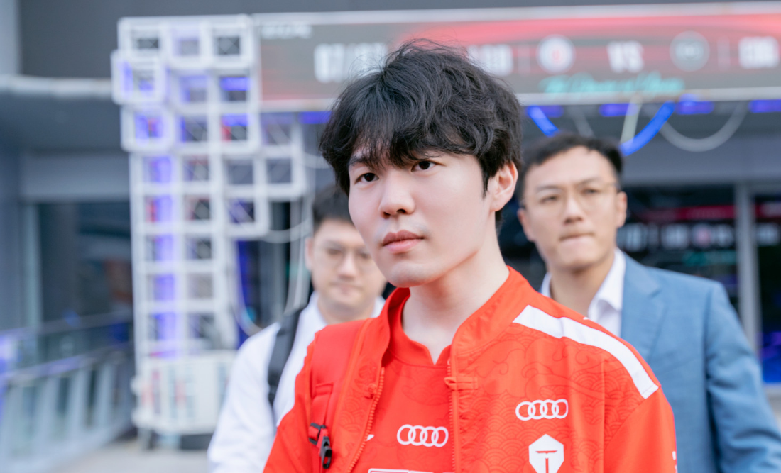 九游游戏-关于FPX血洗FLY，Elk打出惊人五杀强强对话八强赛，让粉丝疯狂欢呼的信息