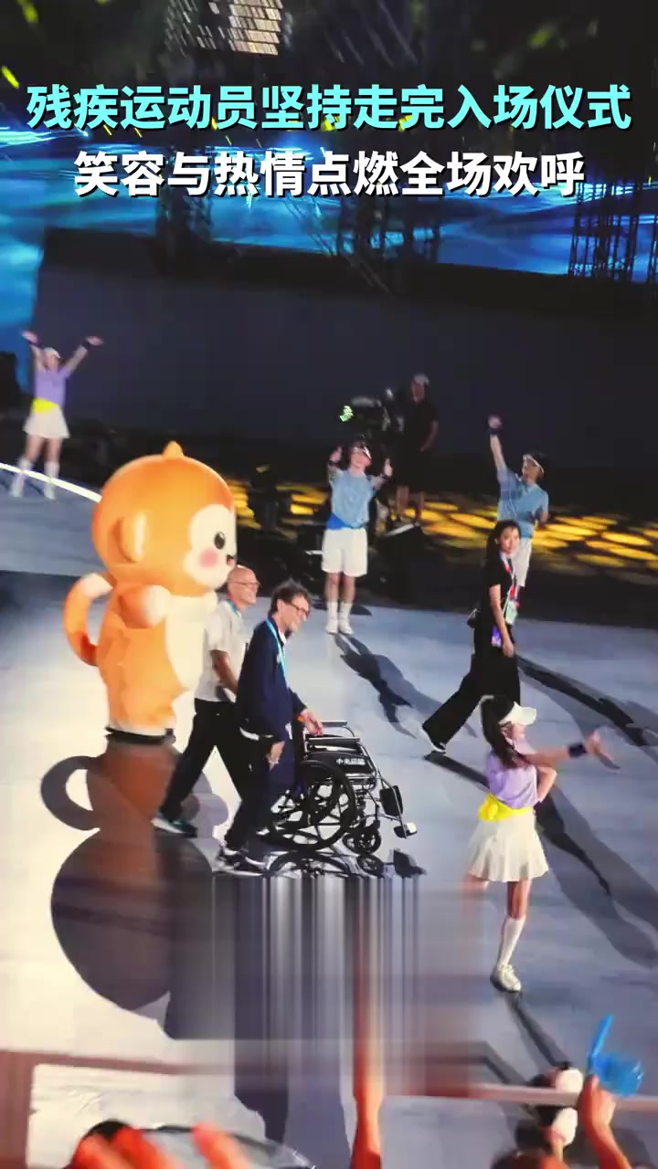 NS险胜CLG，Gumayusi完成史诗逆转顶尖较量成都决赛之夜，点燃全场激情