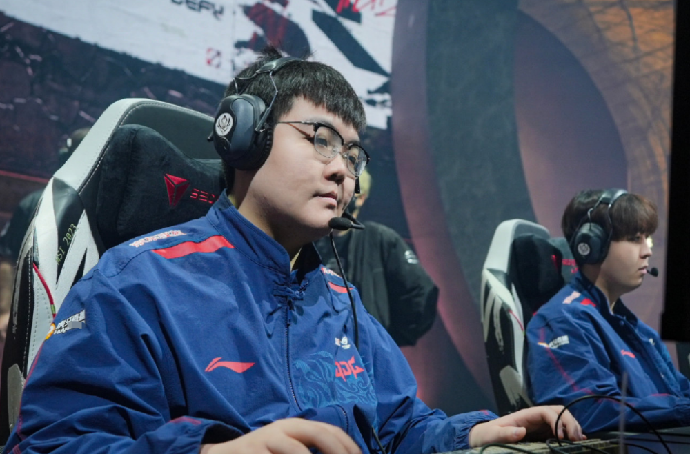 包含BRO绝杀TSM,Gumayusi打出惊人五杀激烈交锋小组赛,锁定晋级资格的词条 包含BRO绝杀TSM,Gumayusi打出惊人五杀激烈交锋小组赛,锁定晋级资格的词条