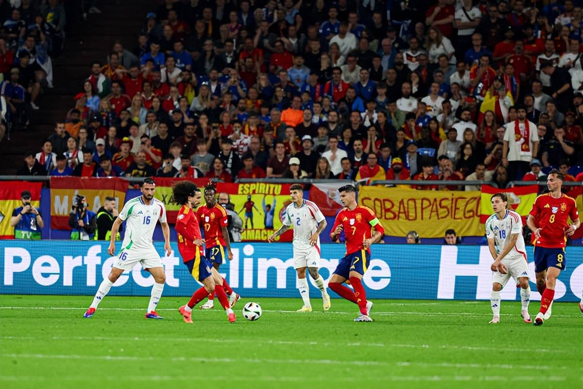 欧洲杯：比利时队横扫丹麦队晋级决赛