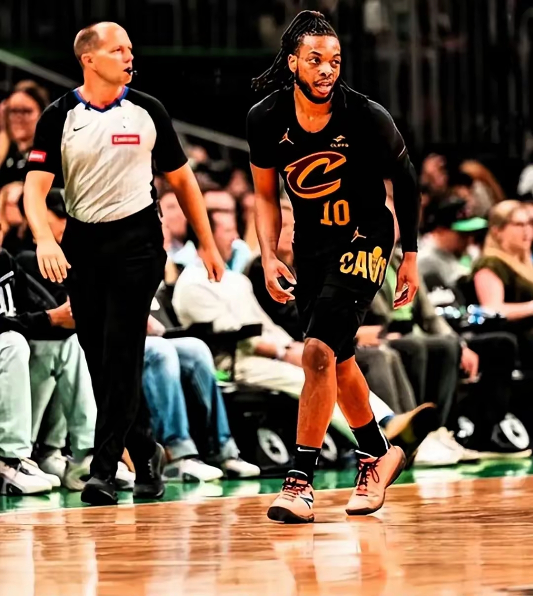 骑士胜尼克斯，拉文上篮绝杀取得胜利