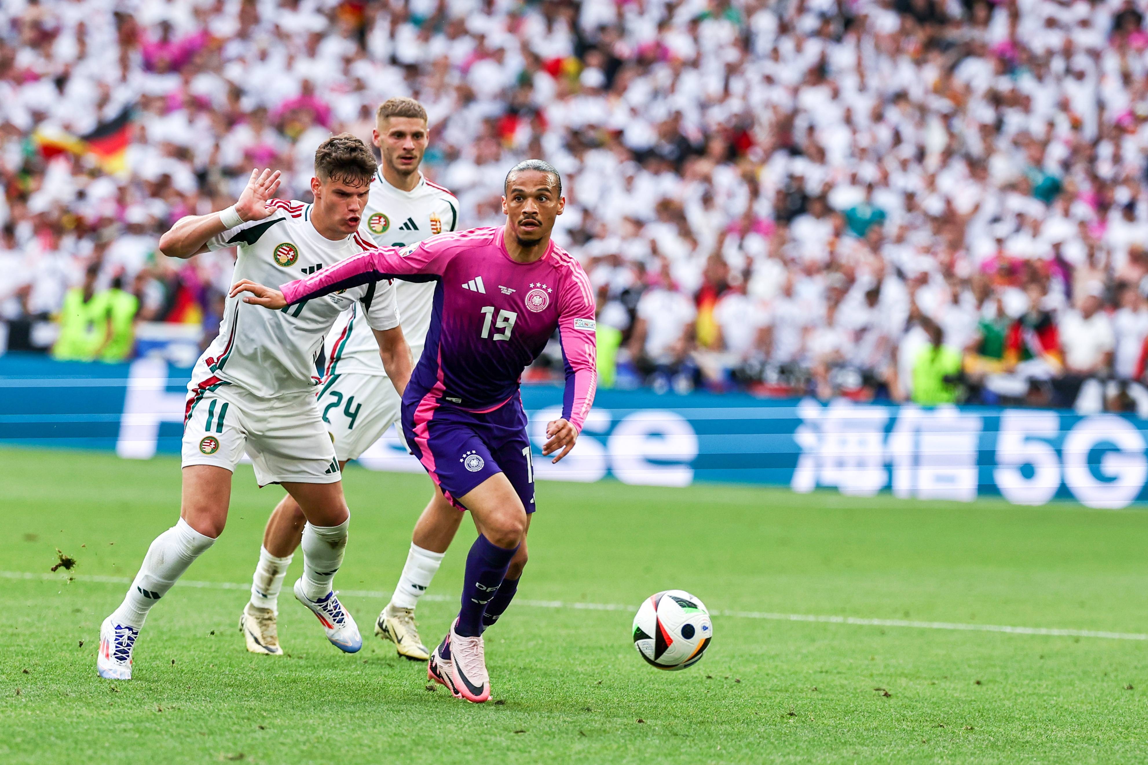 德国女足击败苏格兰，赢得关键胜利