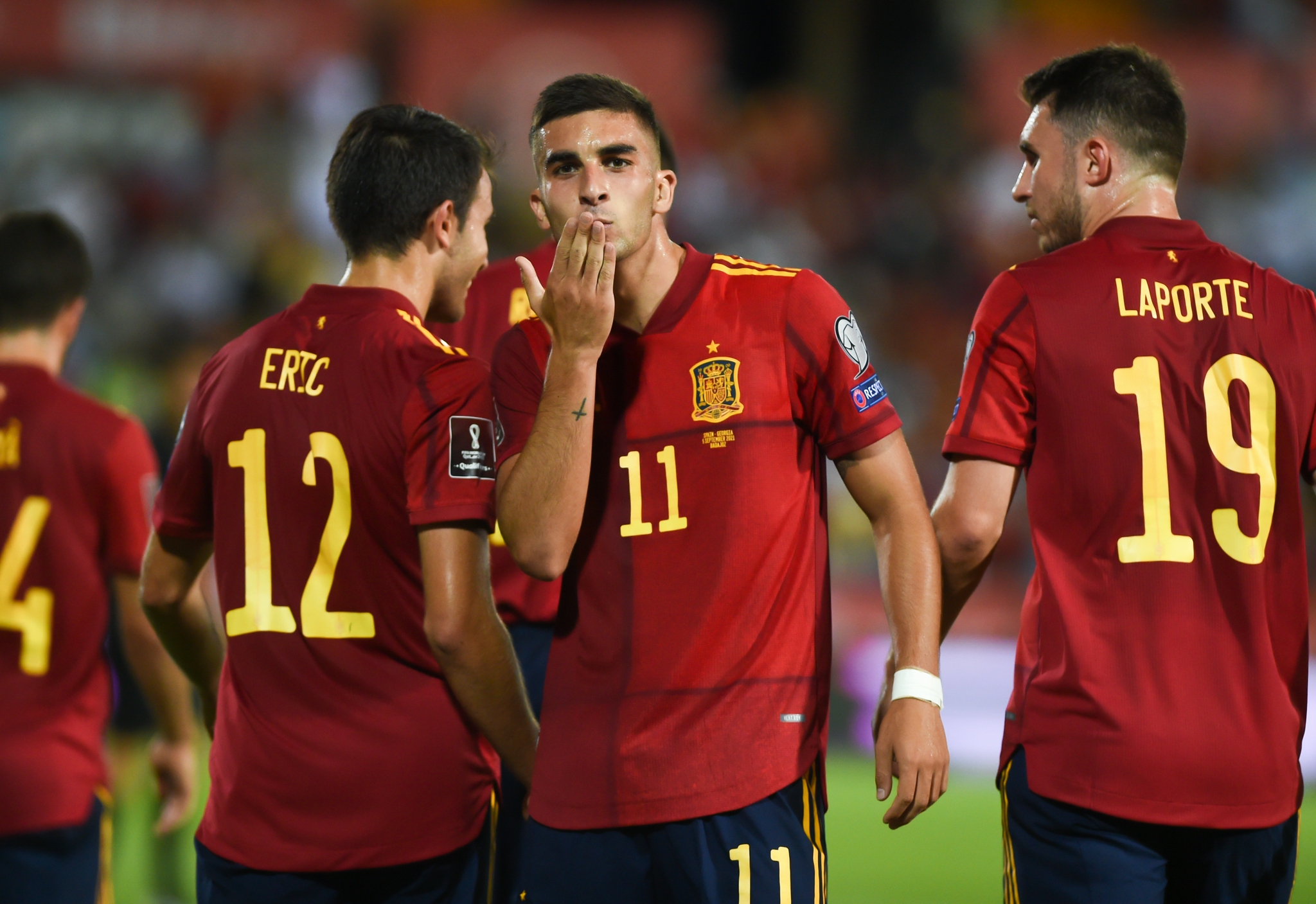 九游中国-英格兰强势突围领跑，欧洲杯大胜杀入四强的简单介绍