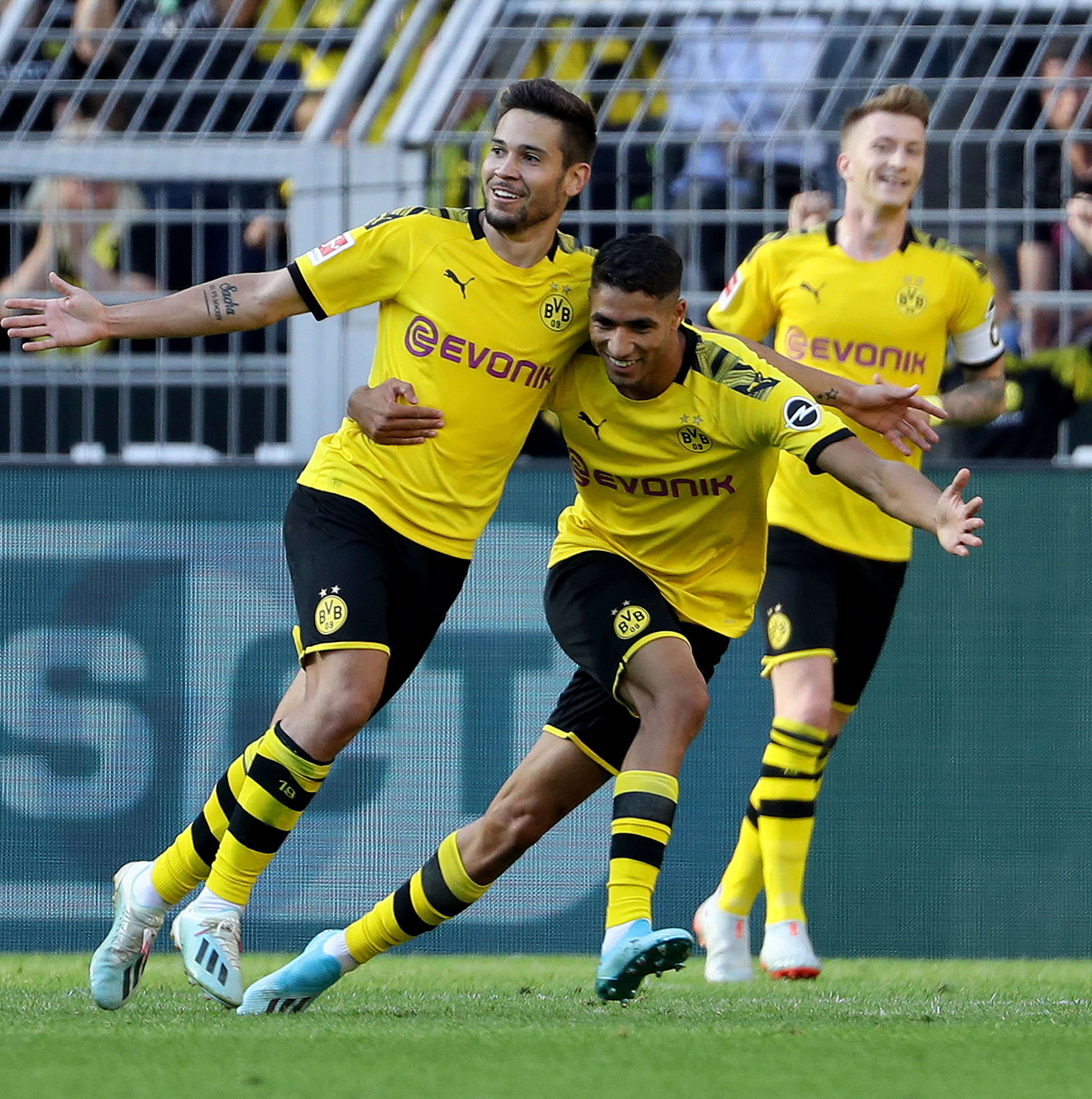 多特蒙德队员在场上表现抢眼