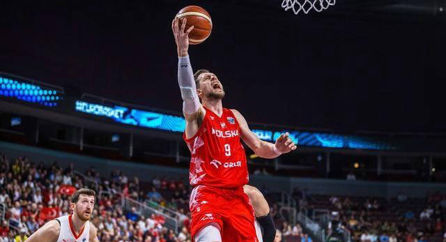 高光时刻连连,球员表现抢眼 高光时刻连连,球员表现抢眼