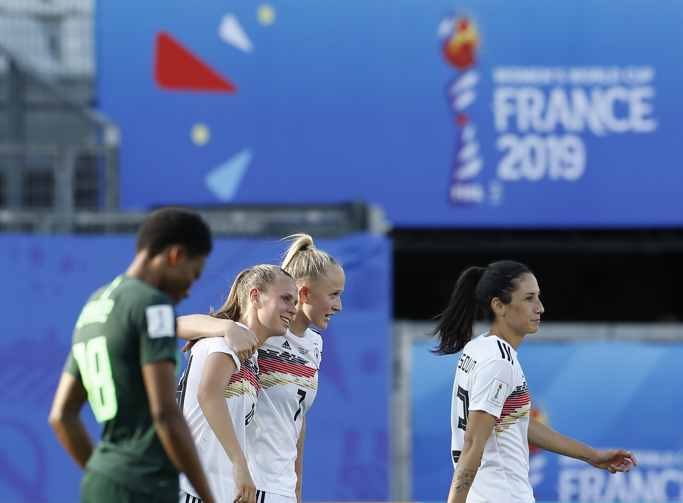 九游体育APP下载-尼日利亚队迎战法国，胜负难料