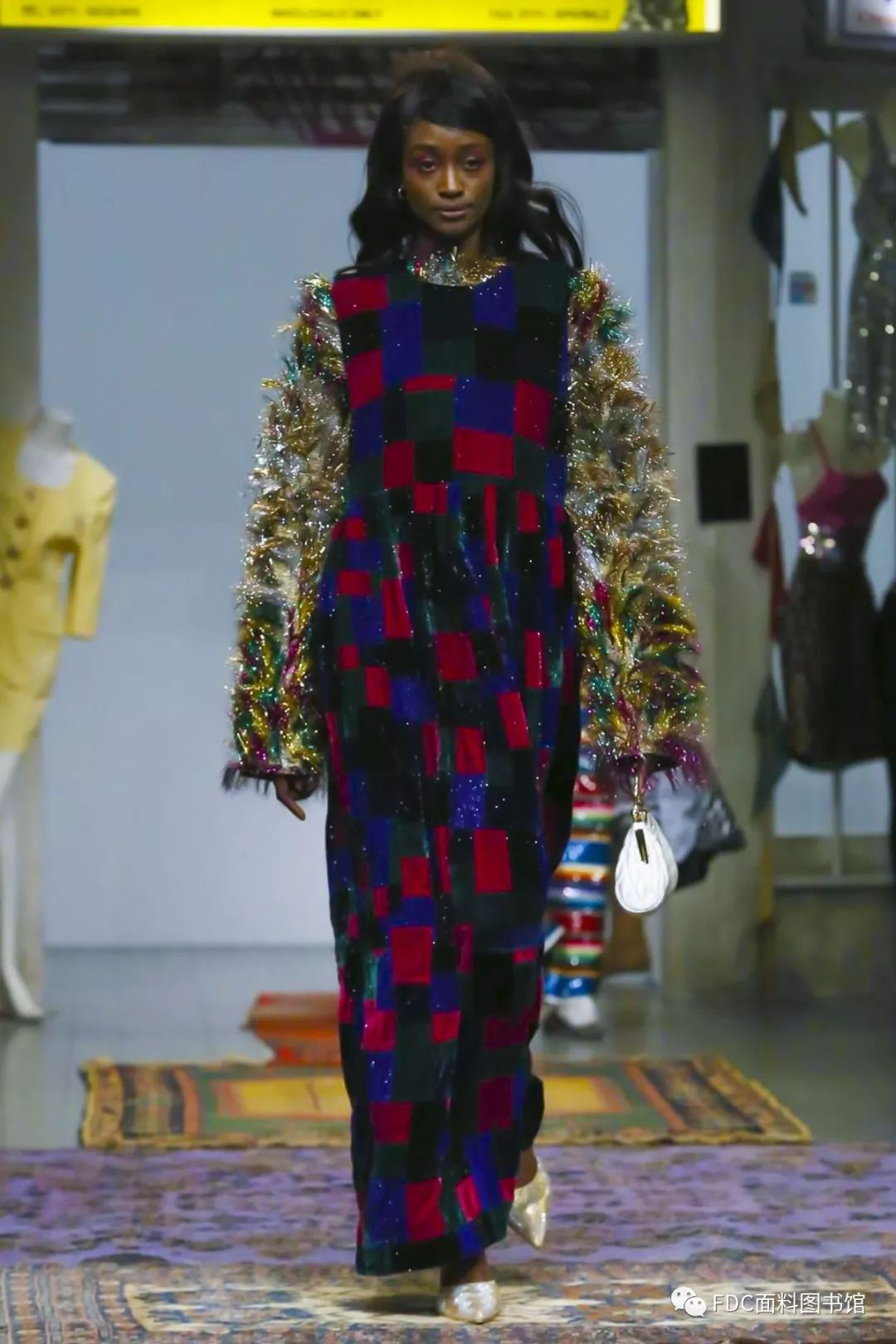 印度选手再次表现出色，摘得银牌闪光登场的简单介绍