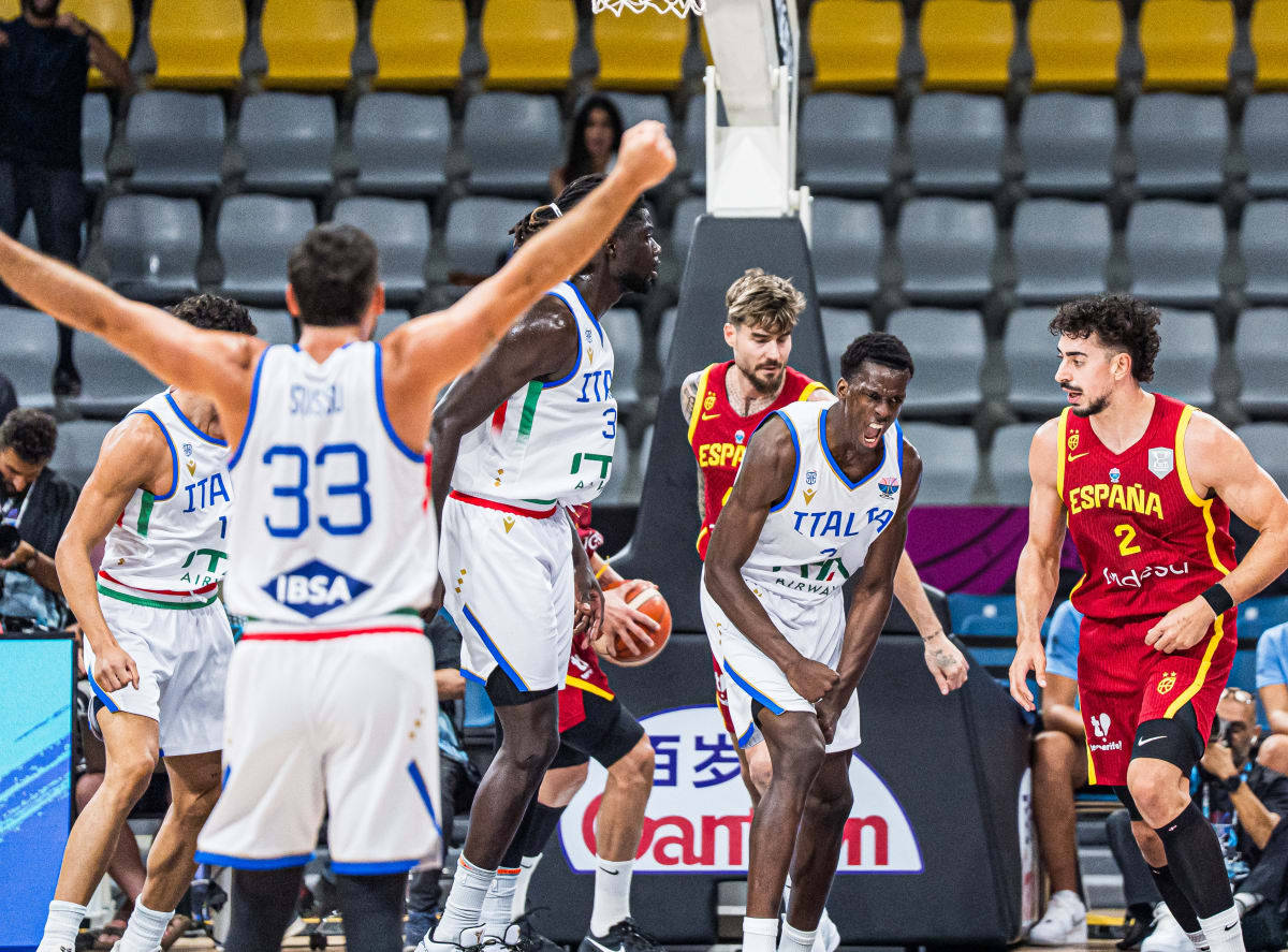 欧锦赛比赛场上强强对战，悬念迭起