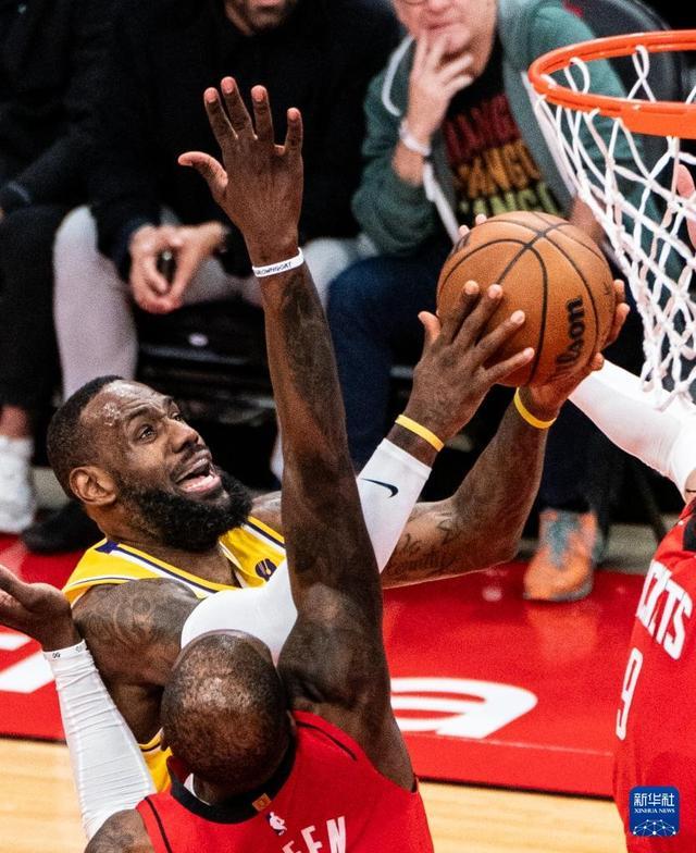 火箭双塔爆发，让湖人无言以对，引爆全场掌声