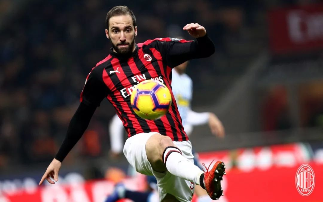 九游体育APP下载-法兰克福队员合练，期待胜利的到来的简单介绍