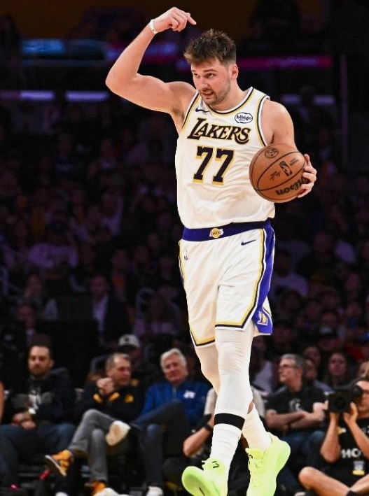 魔术逆转马刺，东契奇高光表现